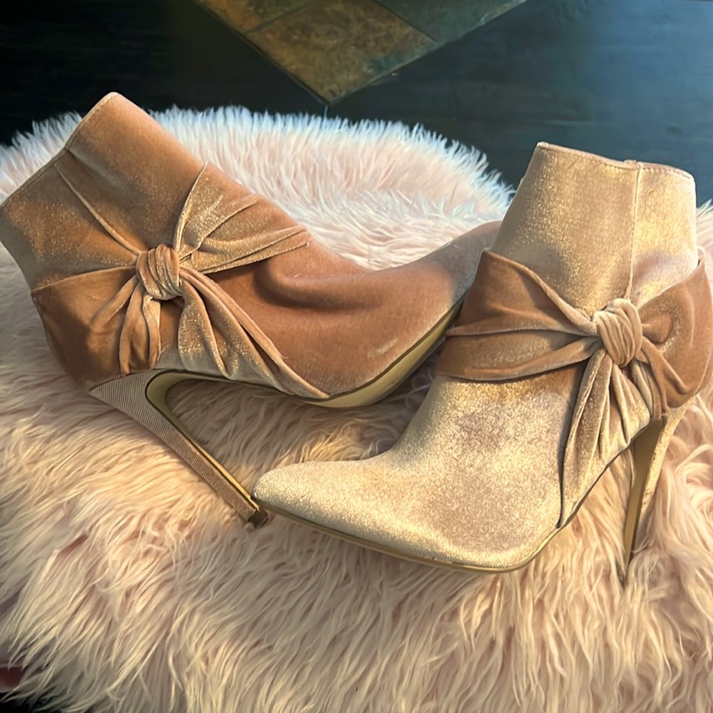 Brand New Woman’s Velvet Boots. BLUSH PINK